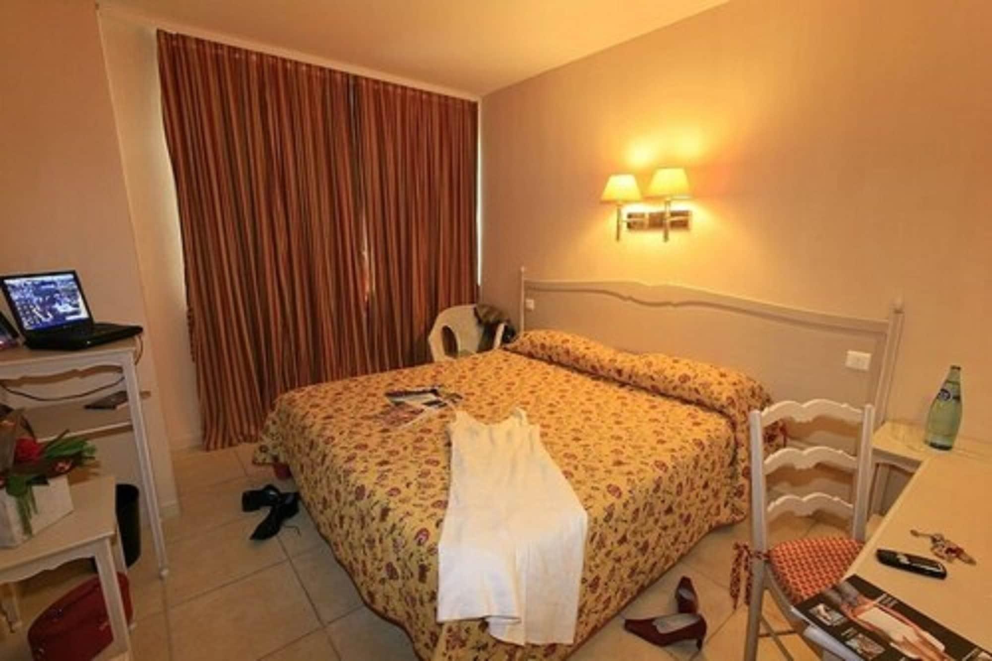 Logis Nimotel Hotel Cosy Nîmes Exterior foto